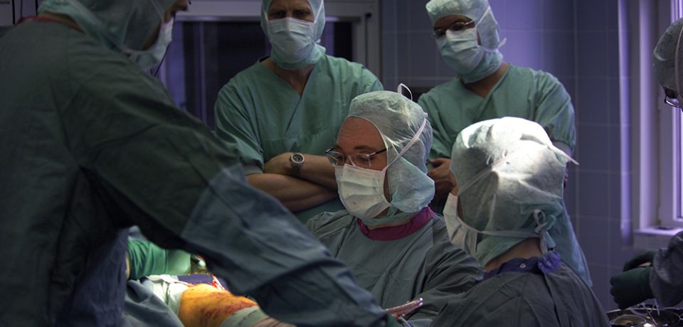 Immer wieder besuchen uns internationale Spezialisten um meine Art der Operationstechnik kennen zu lernen. Hier von links nach rechts: Dr. Melmer, Dr. Swanson (USA), Dr. Lhotka, Dr. Lorenzi (USA),  Dr. Schiessel